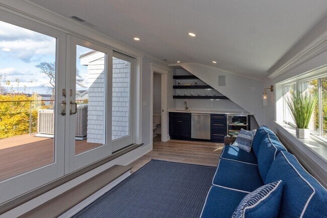 Building Photo - 25 Cushing Ave