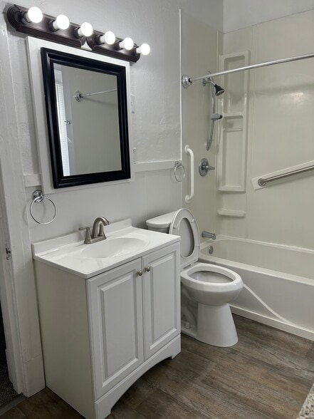 Building Photo - 800 6th Ave N