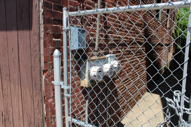 Building Photo - 4801-4805 Longshore Ave