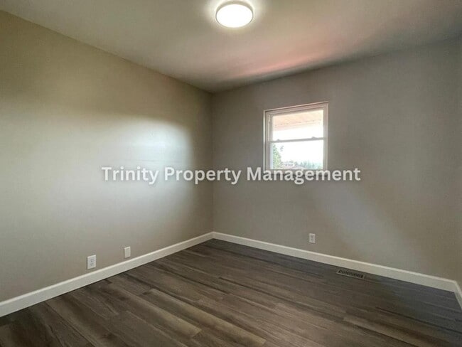 Building Photo - 305 Michael St