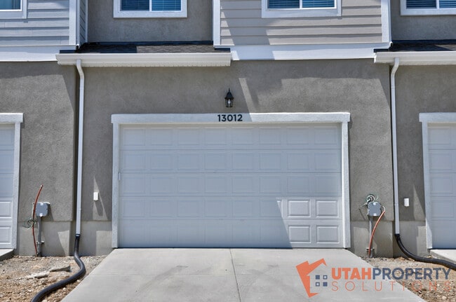 Building Photo - 13012 S Oberon Ln