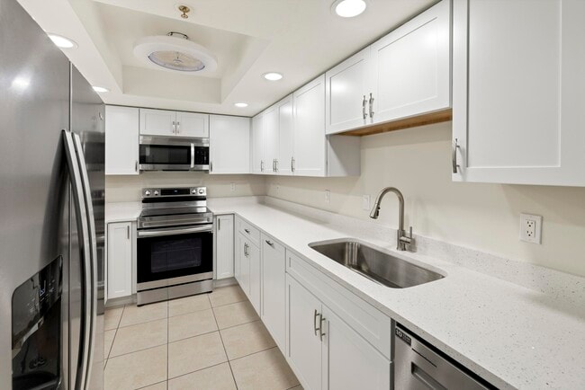 Primary Photo - 1400 Crestwood Ct S