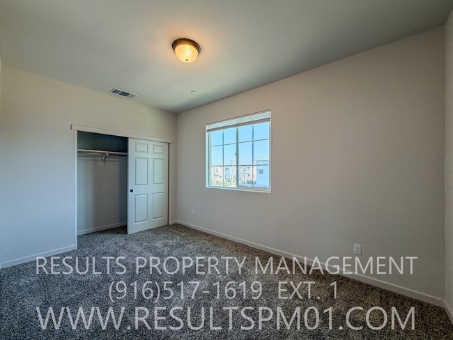 Building Photo - Stunning 4 Bedroom Home in Winding Meadow Village