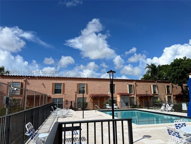 Building Photo - 7200 Fairway Dr