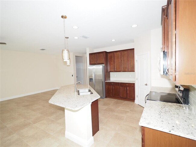 Building Photo - 995 Molly Cir