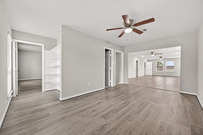 Building Photo - 7739 Antoine Dr