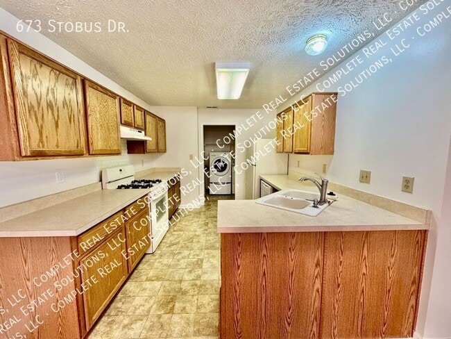 Building Photo - 673 Stobus Dr