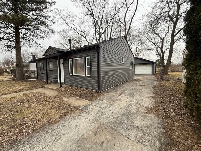 Building Photo - 16752 Artesian Ave