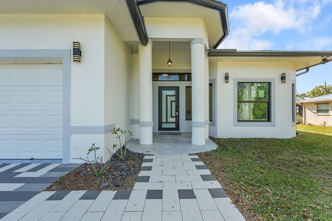 Building Photo - 6607 Deland Ave