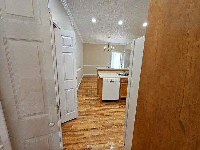 Building Photo - 8638 Reedy Creek Rd