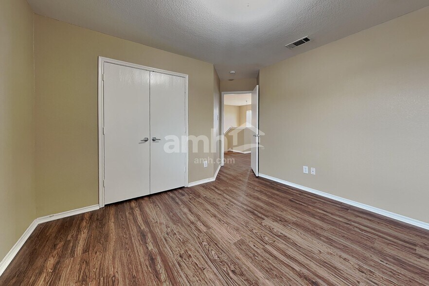 Building Photo - 6001 Melanie Dr