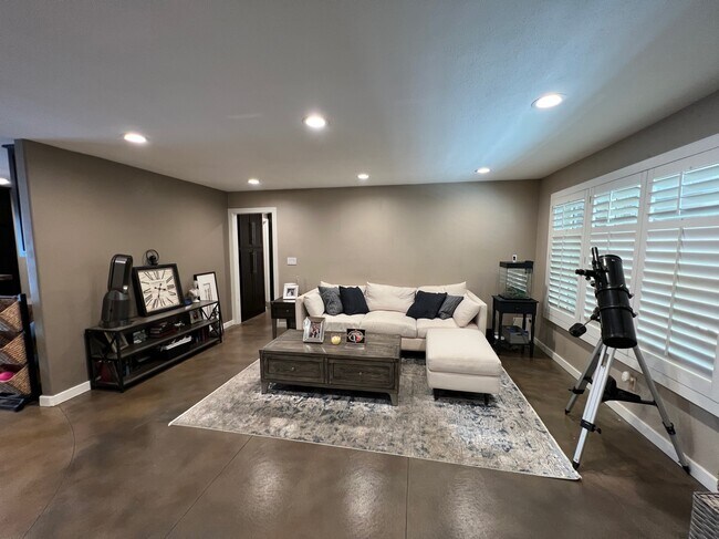 living room - 333 Newport Ave