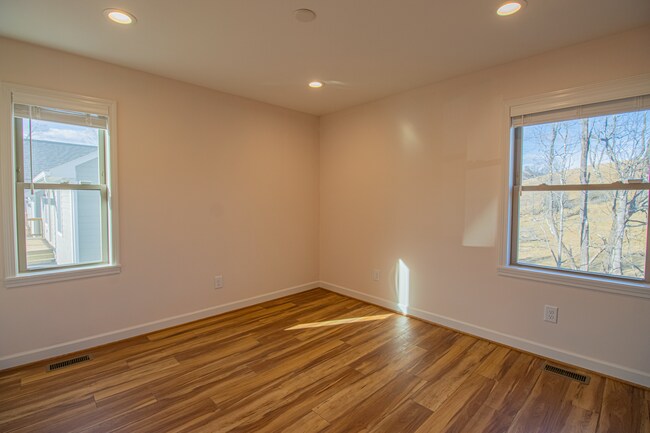 Building Photo - 218 Ava Wy