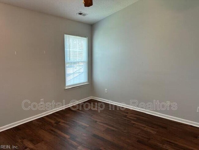 Building Photo - 2460 Dillingham Rd