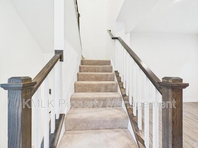 Building Photo - 844 Buckeye Dr