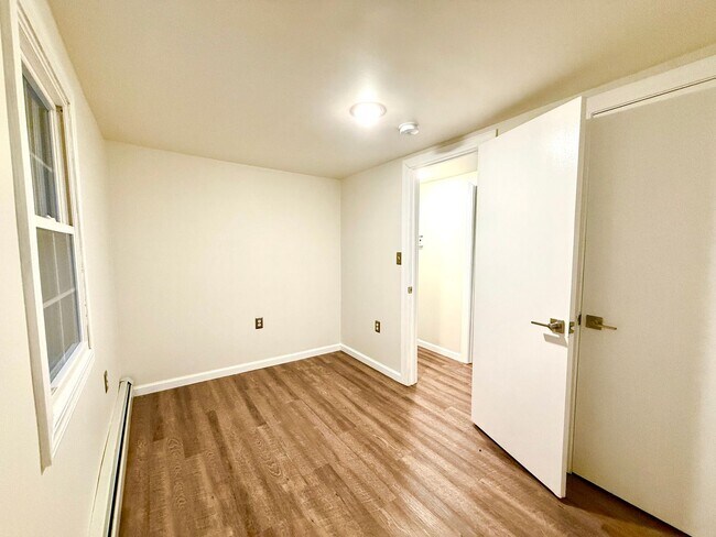 Building Photo - Walk to the Waterfront!|2BR Single-Family with Private Yard!