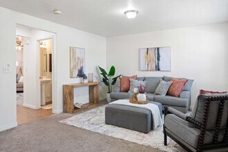 Building Photo - Beautiful 3 Bedroom Townhome In Hidden Valley Heights