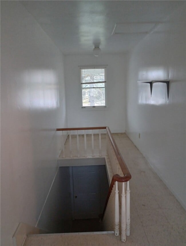 Building Photo - 218 Main St