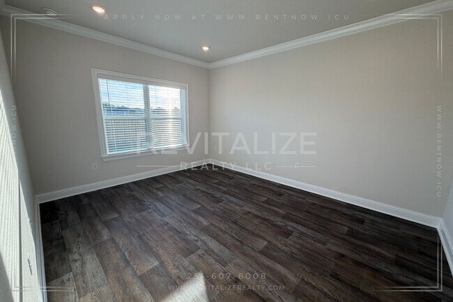 Building Photo - 14901 Dayton Cir