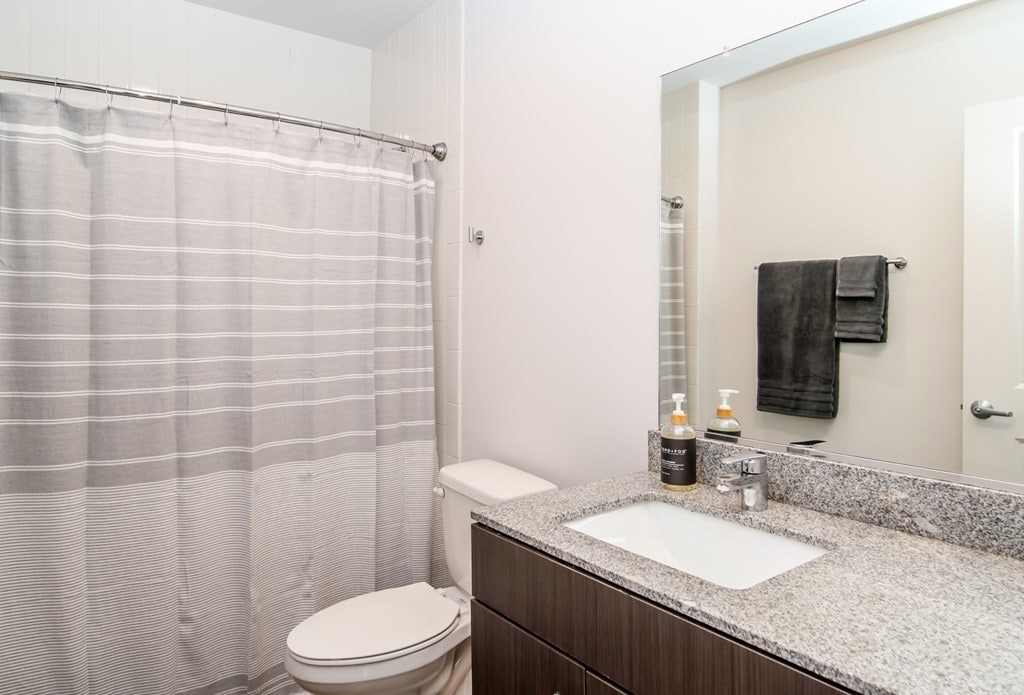 Building Photo - 514 Jackson Ave E