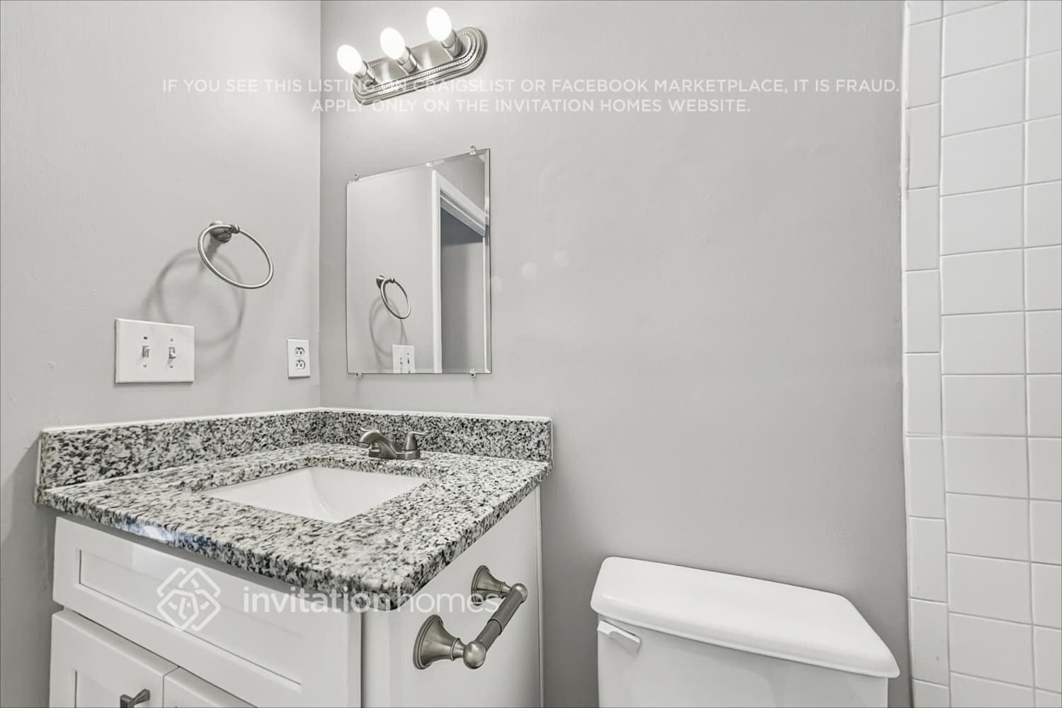 Building Photo - 3939 Armitage Dr