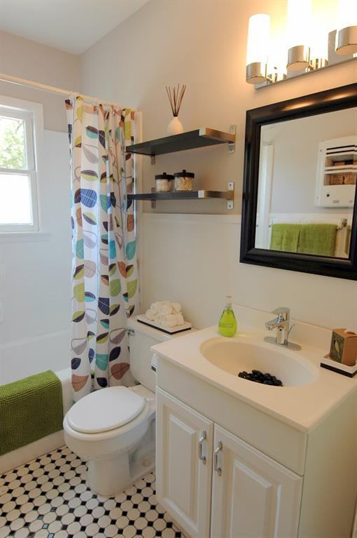 Building Photo - 409 W Croslin St