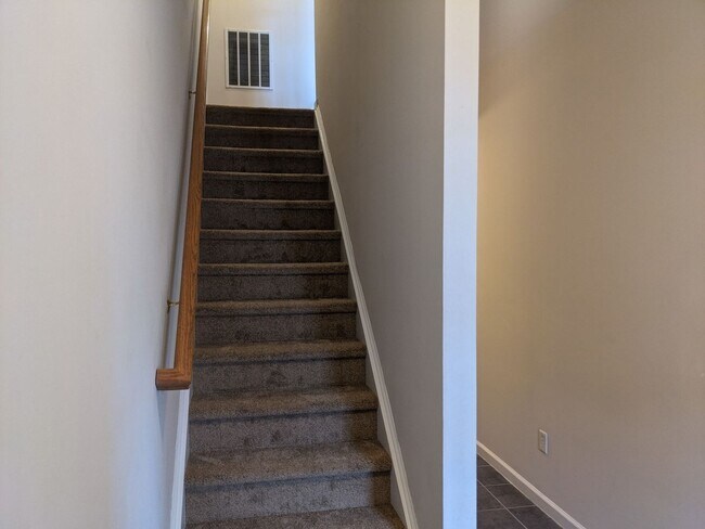 Building Photo - 3 Bedroom Townhouse for Rent in Waynesboro!