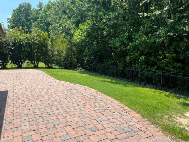 Building Photo - Gorgeous One-Level Ranch Style Home in The...