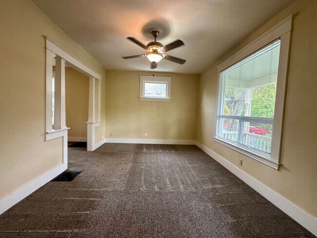 Building Photo - Charming 3 Bedroom Portland Home!
