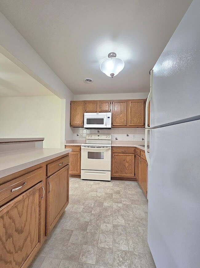Building Photo - 940 Prairie Dr