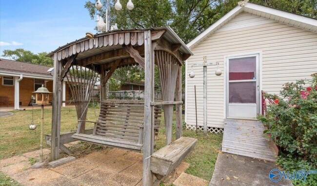 Building Photo - 3809 Saturn Dr SW