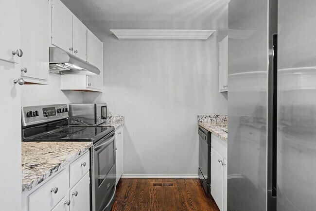 Building Photo - 2 Bed | 2 Bath Condo on Crybaby Hill