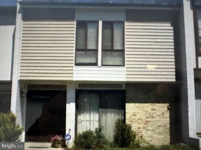 Primary Photo - 6344 Rockshire St