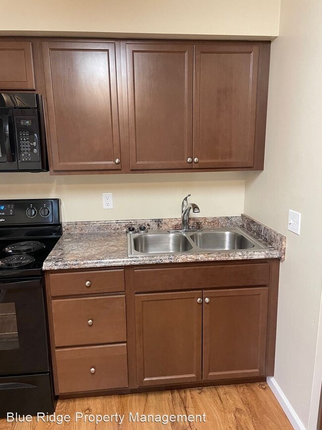 Building Photo - 2 br, 1.5 bath House - 730 Sir Echo Drive ...