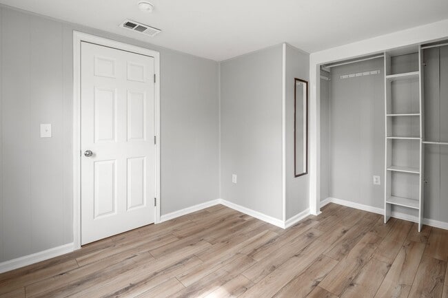 Building Photo - Updated Asheville Apartment