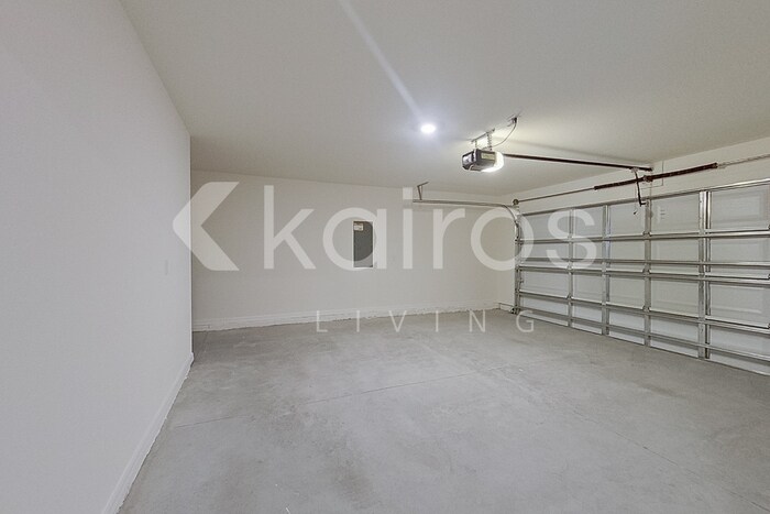 Building Photo - 8656 SW 43rd Ter