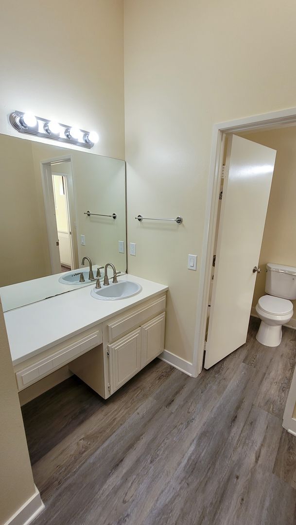 Building Photo - 2 Bed 1.5 Bath Gated Two Story Apartment I...