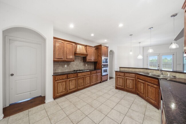 Building Photo - Spacious 5 Bedroom Home In Jenks West School District!