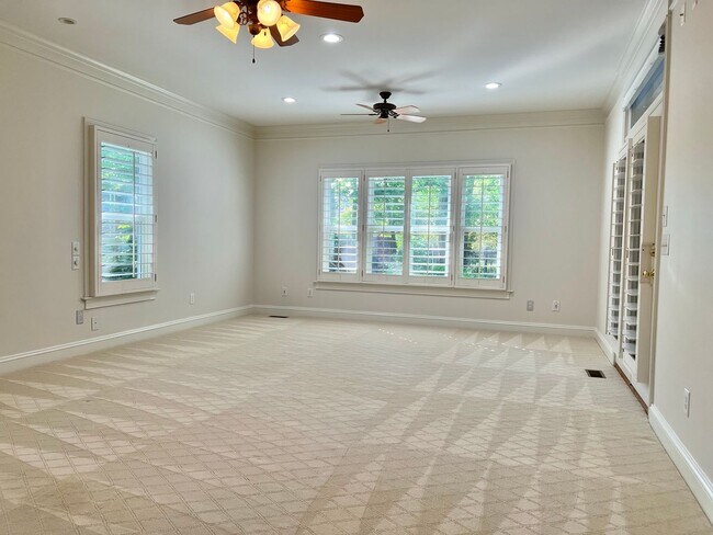 Building Photo - 5 Bed, 3.5 Bath w/ 3 Car Garage Less than 1 Mile from Downtown Franklin