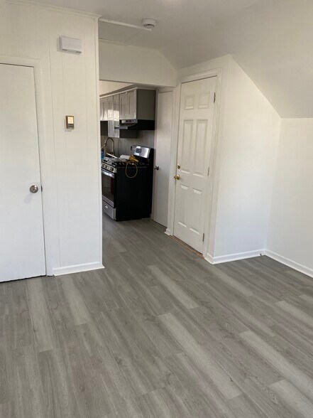 Building Photo - 56 Charles St