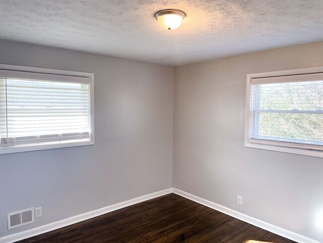 Building Photo - 3861 Darlene Dr