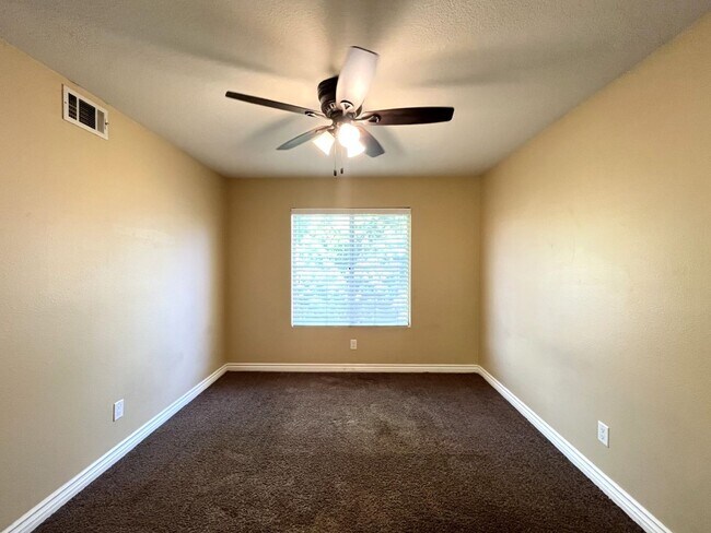 Building Photo - 3 bed, 3 bath located in Ontario, CA!