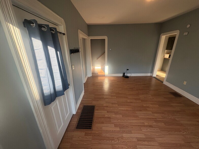 Building Photo - 362 Norton St