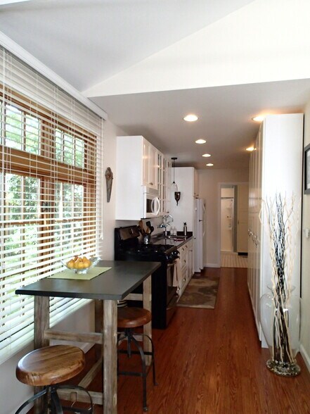 Building Photo - 470 Atlanta Ave (Front house)