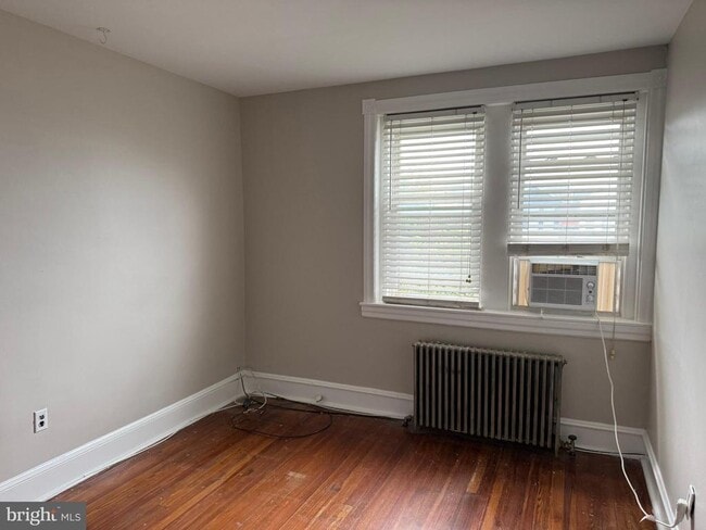 Building Photo - 134 W 8th Ave