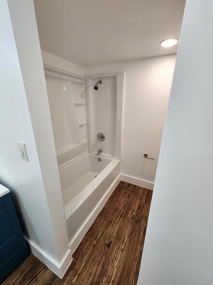 Bathroom 1 - 517 Dotterel Rd