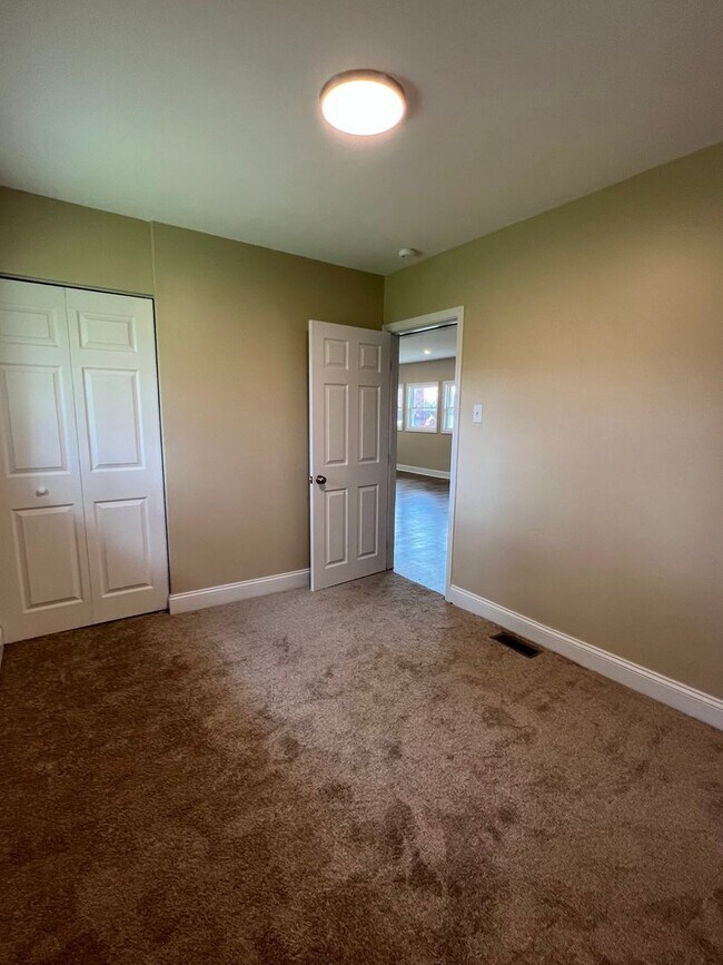 Building Photo - 4 Bed/1 Bath Home in Penn Hills-Completely...