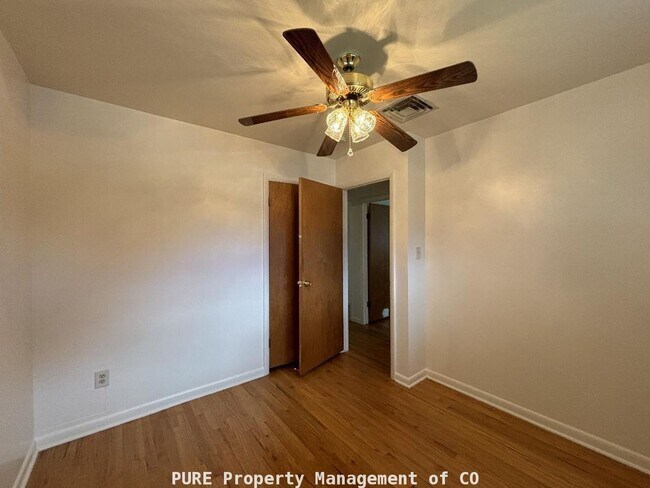 Building Photo - 3 bedroom ranch style home with 2-car garage!