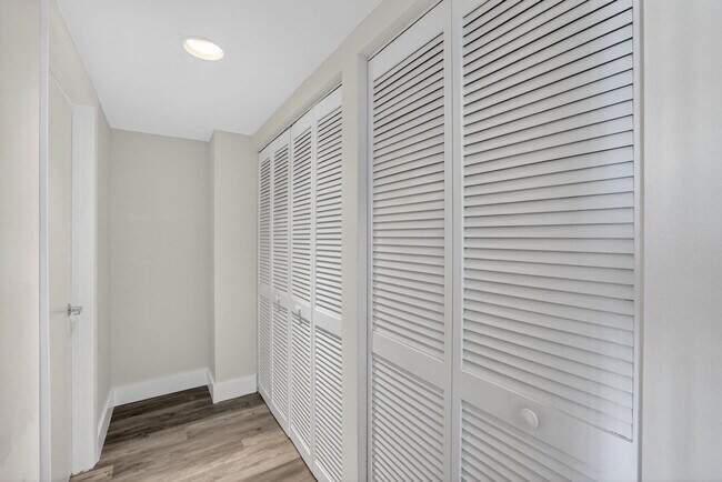 Building Photo - 3020 NE 32nd Ave