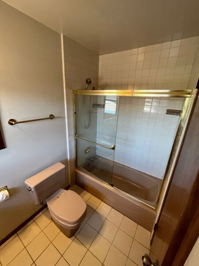 Building Photo - 634 Stanford Dr